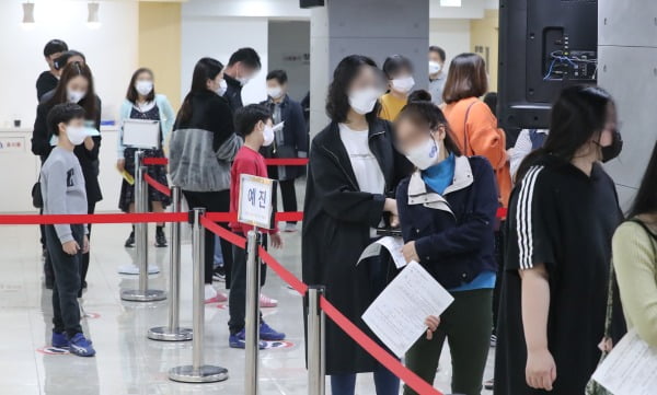 독감백신 사망 줄 잇는데…당국 "접종 중단할 상황 아니다"