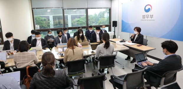 영희 법무부 교정본부장이 지난 21일 오후 서울 서초동 서울고등검찰청 의정관에서 대체복무제 시행 관련 브리핑을 하고 있다. 사진=뉴스1