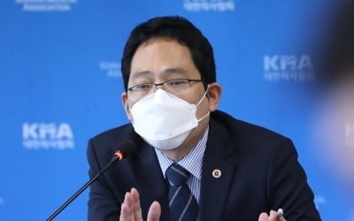 최대집 의협회장 "정부, 독감백신 안전 어떻게 확신하나" [인터뷰]