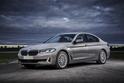 '11월의 차'는 BMW 뉴 5시리즈…디자인 호평