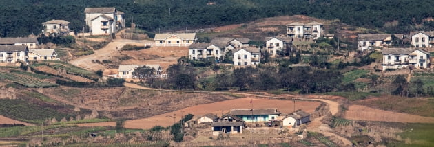 국정원 "코로나 방역수단 없는 北, 접경지에 지뢰 매설"