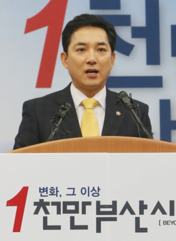 박민식 전 의원이 2014년 당시 부산시장 출마 선언을 하고 있다. /사진=연합뉴스