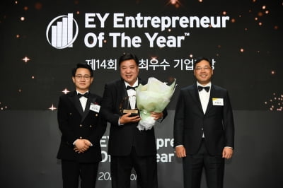 서정진 셀트리온그룹 회장, EY 최우수 기업가상 수상