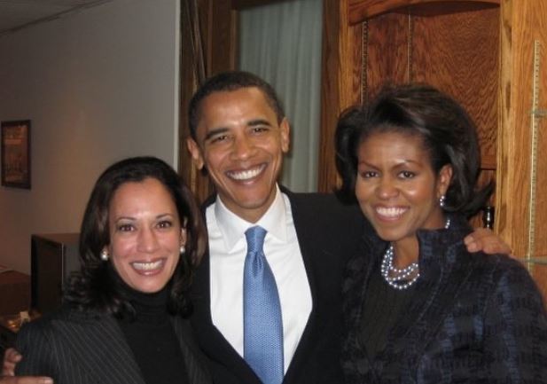 샌프란시스코 지방검사 시절 해리스 당선인이 버락 오바마 당시 상원의원, 미셸 오바마 여사와 찍은 사진. 출처 카멀라 해리스 인스타그램