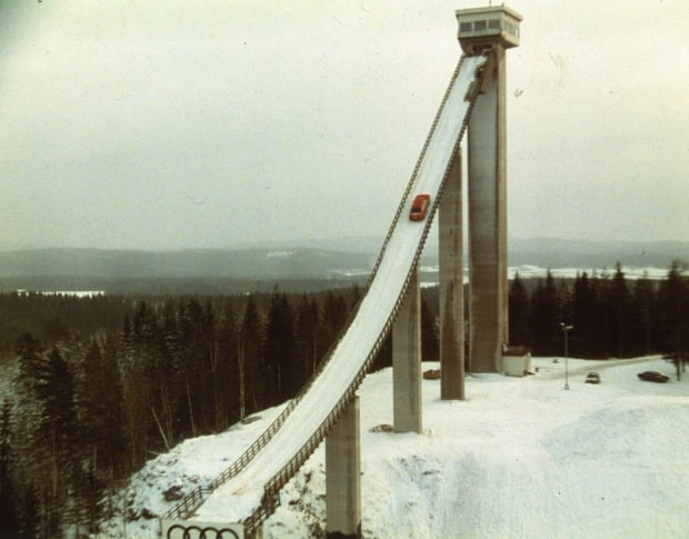 1986년 핀란드 카이폴라(Kaipola) 스키점프대를 등반한 '아우디 100CS 콰트로'. 사진=아우디