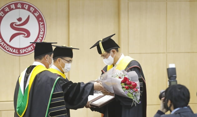 박성수 송파구청장, 한국체대 명예박사 학위 수여