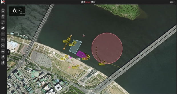 KT가 국토교통부와 서울시가 주관하는 '드론택시 공개비행 시연'에서 무인비행체 교통관리체계인 'K-드론시스템(UTM)'을 국내 최초로 선보였다고 11일 밝혔다. 사진=KT 제공