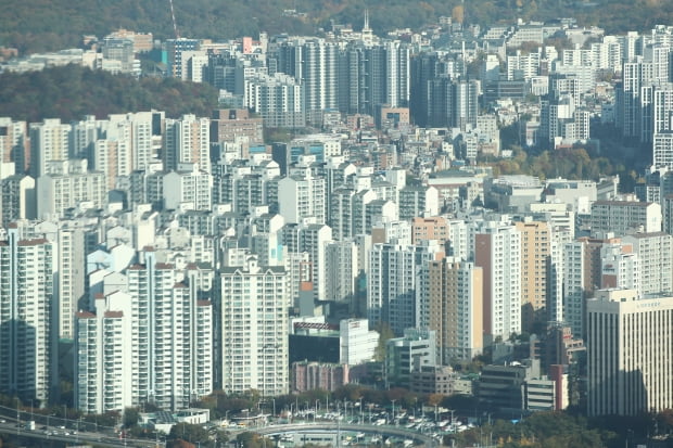 영등포구 63스퀘어에서 바라본 서울 시내 아파트 모습.  사진=연합뉴스