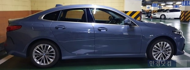 쿠페형 세단 BMW 뉴 2시리즈 그란쿠페의 측면 모습. 사진=오세성 한경닷컴 기자