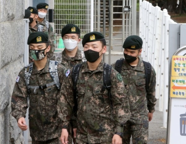 경기도 파주의 한 군부대에서 신종 코로나바이러스 감염증(코로나19) 확진 간부가 발생한 데 이어 병사 1명이 추가로 확진됐다. 사진은 기사와 무관. 사진=연합뉴스.