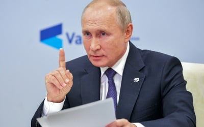 바이든 인정 않는 푸틴 "축하 일러…美선거제도 문제 있다"