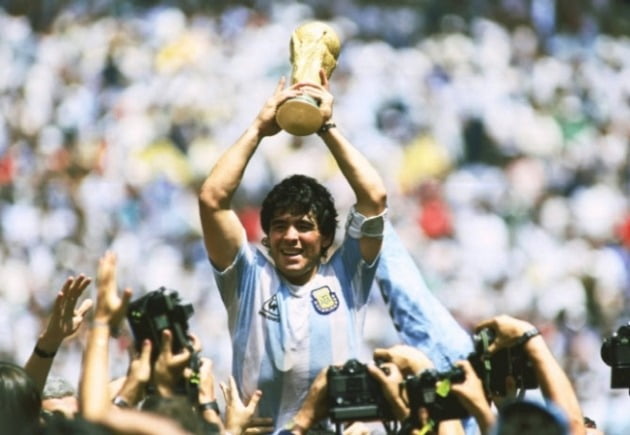 1986년 멕시코 월드컵에서 우승했을 당시의 디에고 마라도나. [사진=리오넬 메시 트위터 캡처]