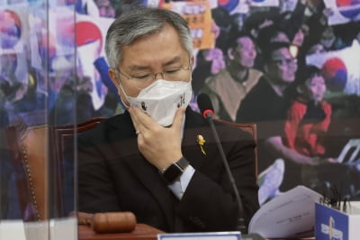 '윤석열 부인 고발' 최강욱, 결국 검찰 담당 법사위 行