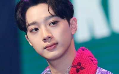 '길거리 흡연' 라이관린, 사과 "공인인데 잘못된 모습 보여"