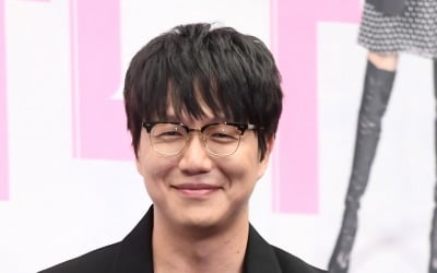 성시경 '전설의 무대' MC 발탁, SBS 30주년 음악 예능