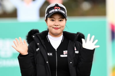 [포토] 김리안, '깜찍함 가득 담은 손인사~'