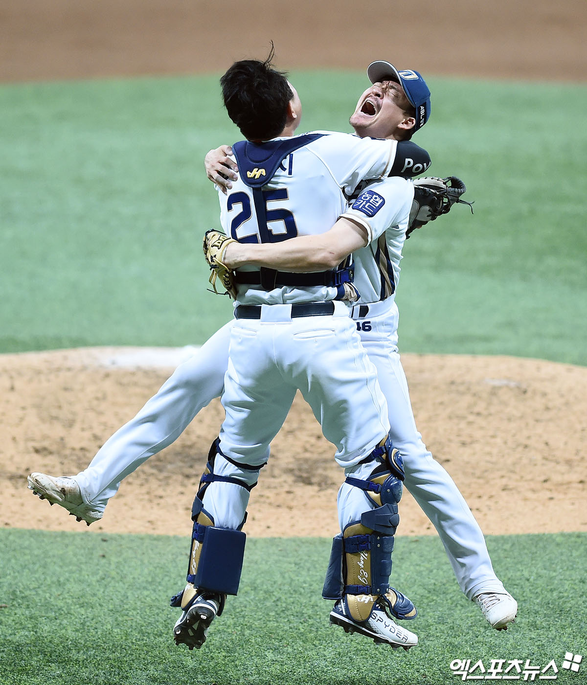 'KBO 9th Heart' NC Dinos Wins First Integrated Championship in 9 Years[엑’s 스토리]