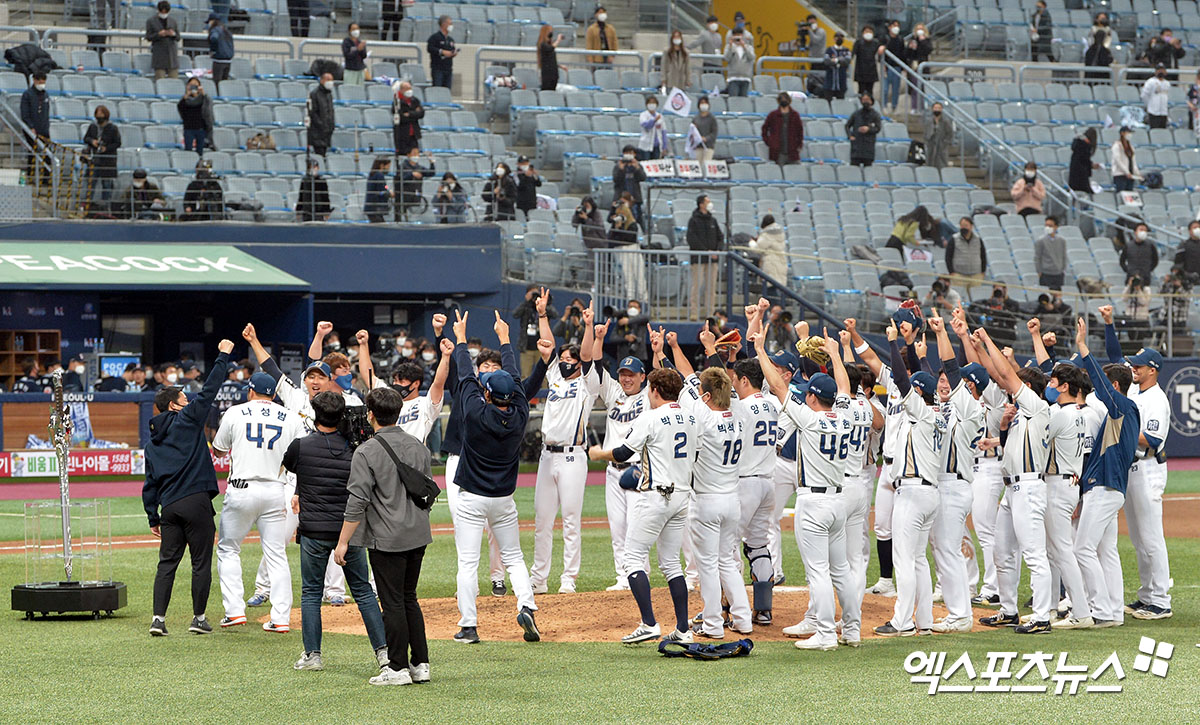 'KBO 9th Heart' NC Dinos Wins First Integrated Championship in 9 Years[엑’s 스토리]