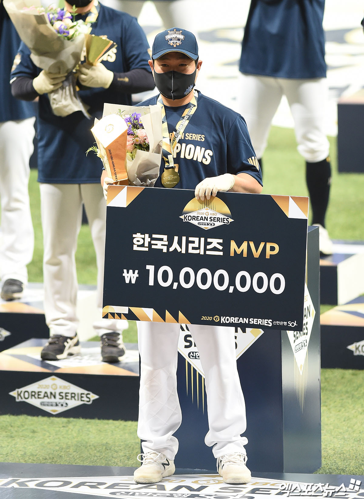 'KBO 9th Heart' NC Dinos Wins First Integrated Championship in 9 Years[엑’s 스토리]