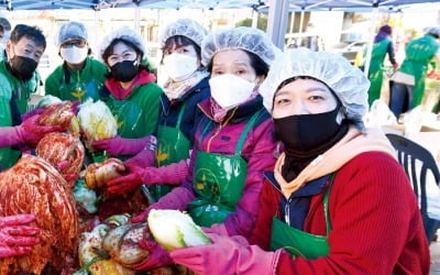 [포토] “나눌수록 더 맛있어요”…사랑의 김장 행사