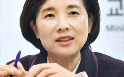 유은혜 "가르치는 법부터 평가방식까지 모두 혁신해야"