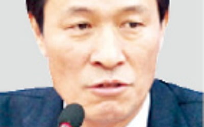 與 우상호 "서울시장 출마 준비"…野선 '거물' 등판론