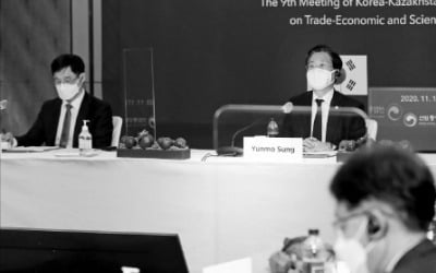 [포토] 카자흐스탄과 경제 협력 화상회의