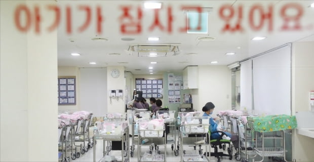 비어가는 서울의 한 병원 신생아실.  사진=연합뉴스 