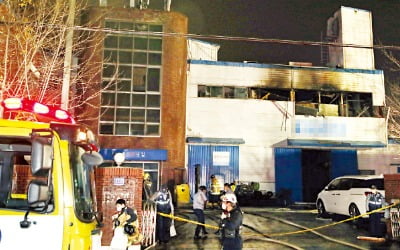 인천 화장품공장 폭발…3명 사망