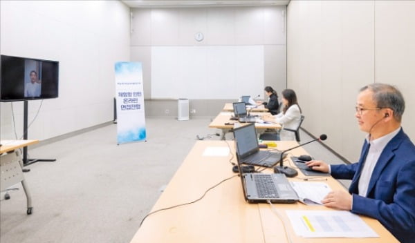 한국남부발전은 언택트 기술을 도입해 체험형 인턴 면접을 온라인으로 진행하고 있다.  남부발전 제공 