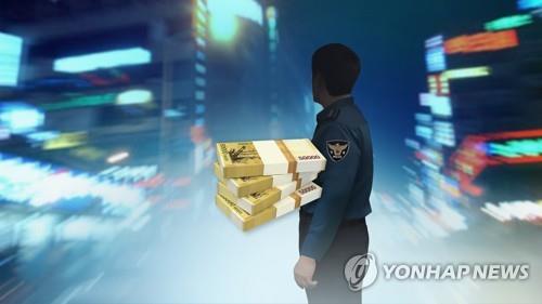 '룸살롱 황제' 돈 받았나…전직 경찰관 1심 무죄 "증명부족"