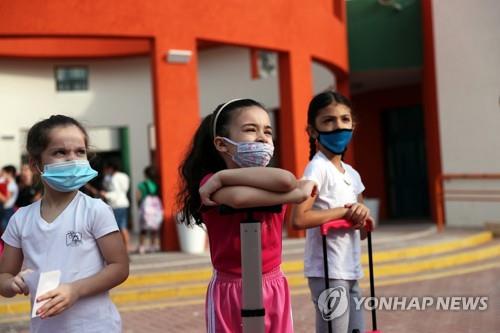 이스라엘서 일부학년 6주 만에 등교…코로나 증가세 둔화