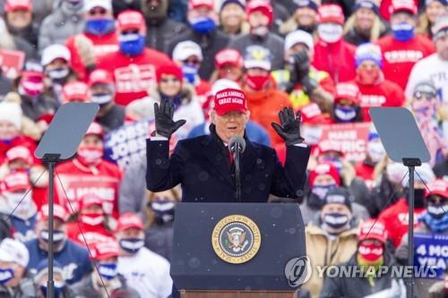 트럼프, 48시간 유세 총력전…바이든 버스 위협엔 "보호" 두둔