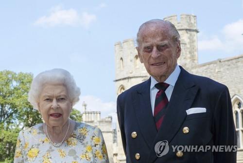 영국 여왕, 코로나 재확산·봉쇄조치 재도입에 다시 윈저성으로