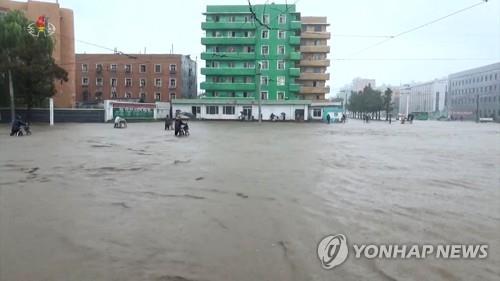 日외무상 "북한 삼중고 상태…인도적 지원은 신중하게 판단"