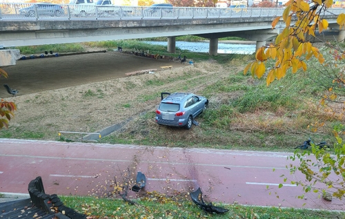 청주서 SUV 보행자 친 뒤 모충대교 아래 추락