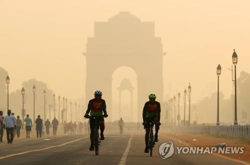 엎친 데 덮친 뉴델리…코로나19 확산에 최악 대기오염까지