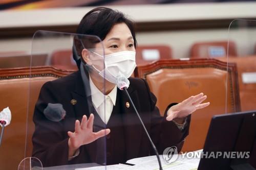 김현미 "전월세상한제 신규 계약 적용, 고려할 점 많아" 신중론