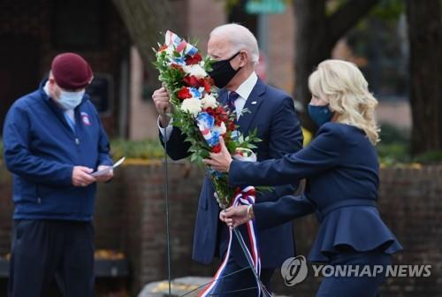 '대선불복 대치' 트럼프-바이든 '동상이몽' 전몰장병 참배