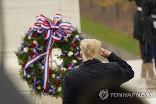 '대선불복 대치' 트럼프-바이든 '동상이몽' 전몰장병 참배