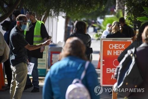 미 연방정부, 약국과 코로나19 백신 무료 배포 협약