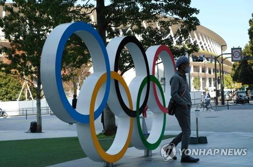 스가, 왜 '有관중 올림픽' 고집하나…"최대의 정권 부양책"