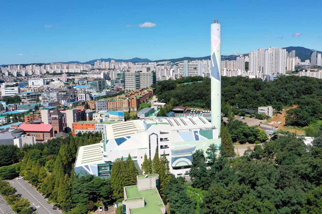 "낡은 시설 이전해라" vs "고쳐서 더 쓰겠다" 수원 소각장 갈등