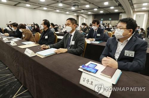 3조원+ 주파수 가격에…정부 대 통신업계, 충돌이냐 타협이냐