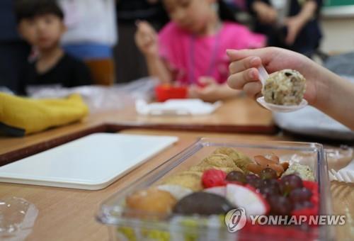 서울 학교 비정규직 오늘부터 이틀간 파업…급식 차질 예상