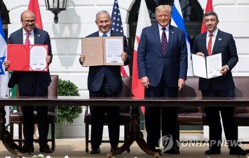 이스라엘 찾은 폼페이오 "이란, 방향 안 바꾸면 영원히 고립"