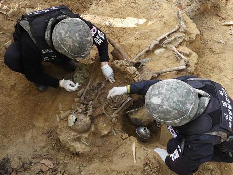 올해 DMZ 화살머리고지 발굴사업 종료…유해 143구 찾아