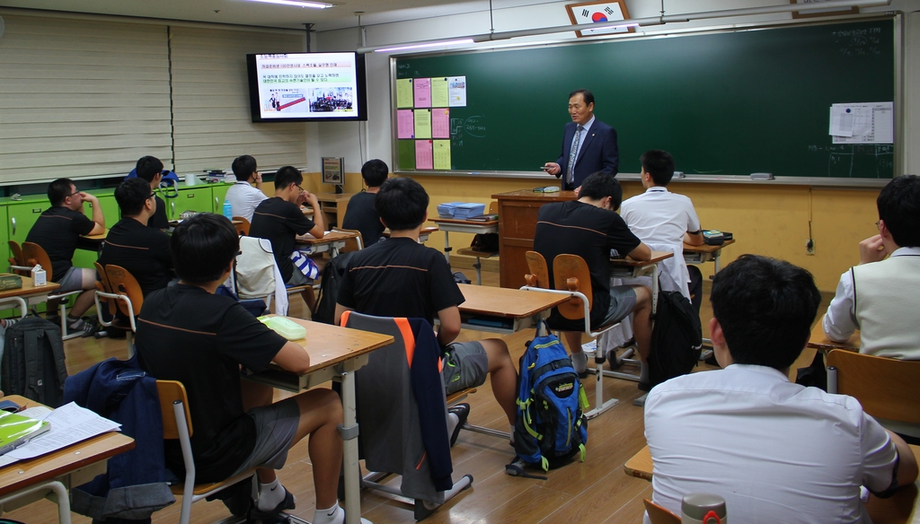 [K명장 열전] (20) 40년 선박 엔진 조립…달인 김금만 명장