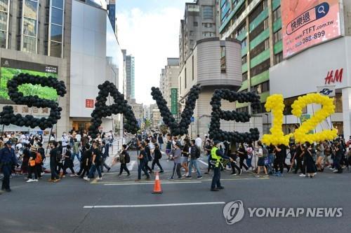 "고문·구타 없다" 중국 구금 홍콩인들의 수상한 편지