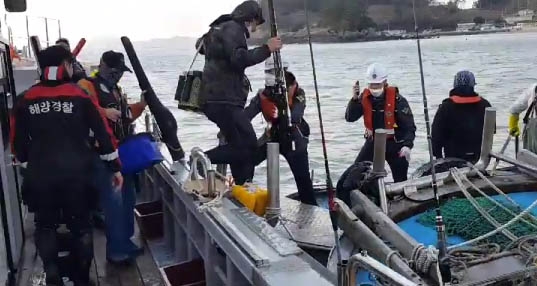 고흥서 낚시어선 암초에 좌초…인명피해 없어